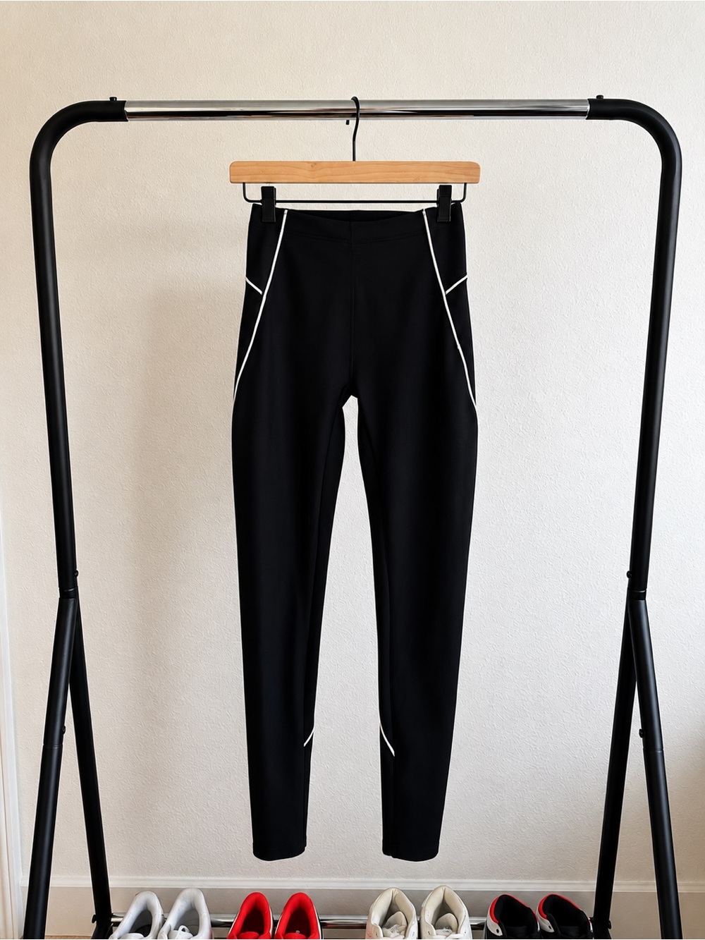 ALO Yoga Black Leggings with White Piping